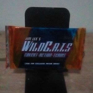 Topps W.I.L.D.C.A.T.S Trading Card Pack - Orange and Blue